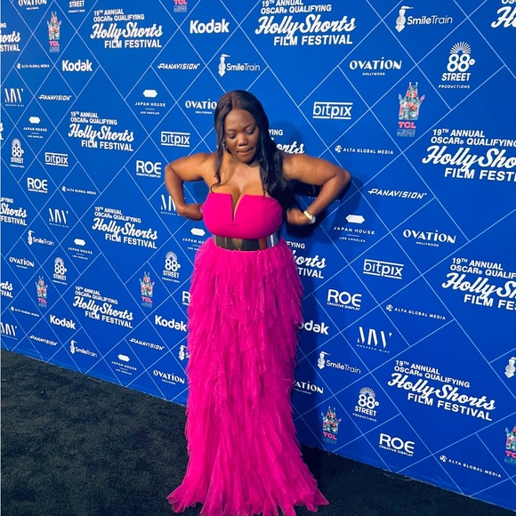 Beautiful braless pink dress for sale. For red carpet or evening parties. - Picture 5 of 6